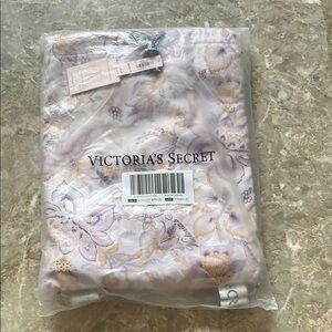 Victoria's Secret Lavender and Cream foldable bag towel